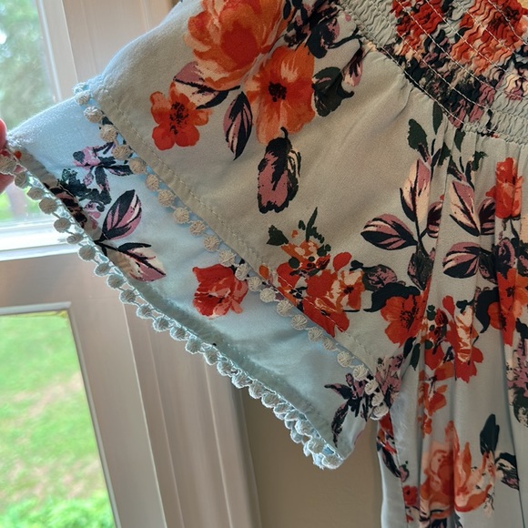 Floral romper (worn once) - Picture 3 of 3